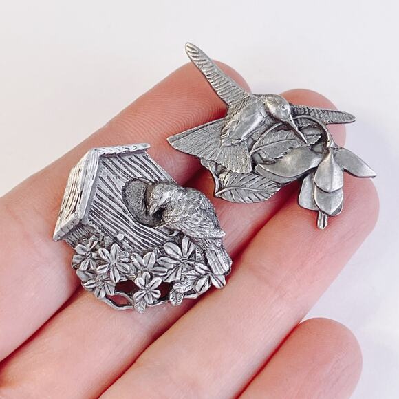 VTG Brooch Lot of 2 Signed Birds & Blooms Pewter Nature Hummingbird Birdhouse - Picture 4 of 9